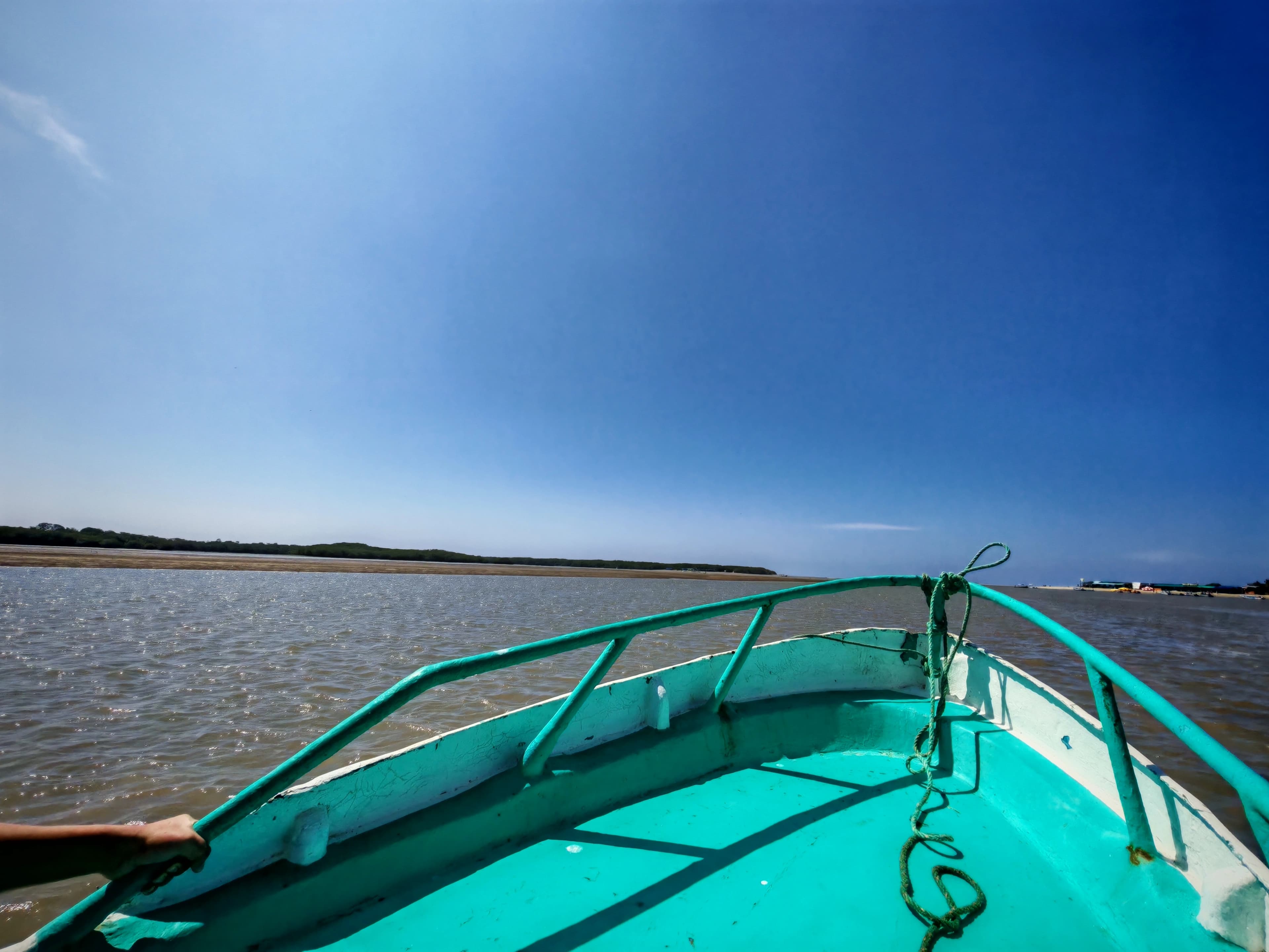 Paseo en bote por los manglares de Puerto Pizarro en Tumbes